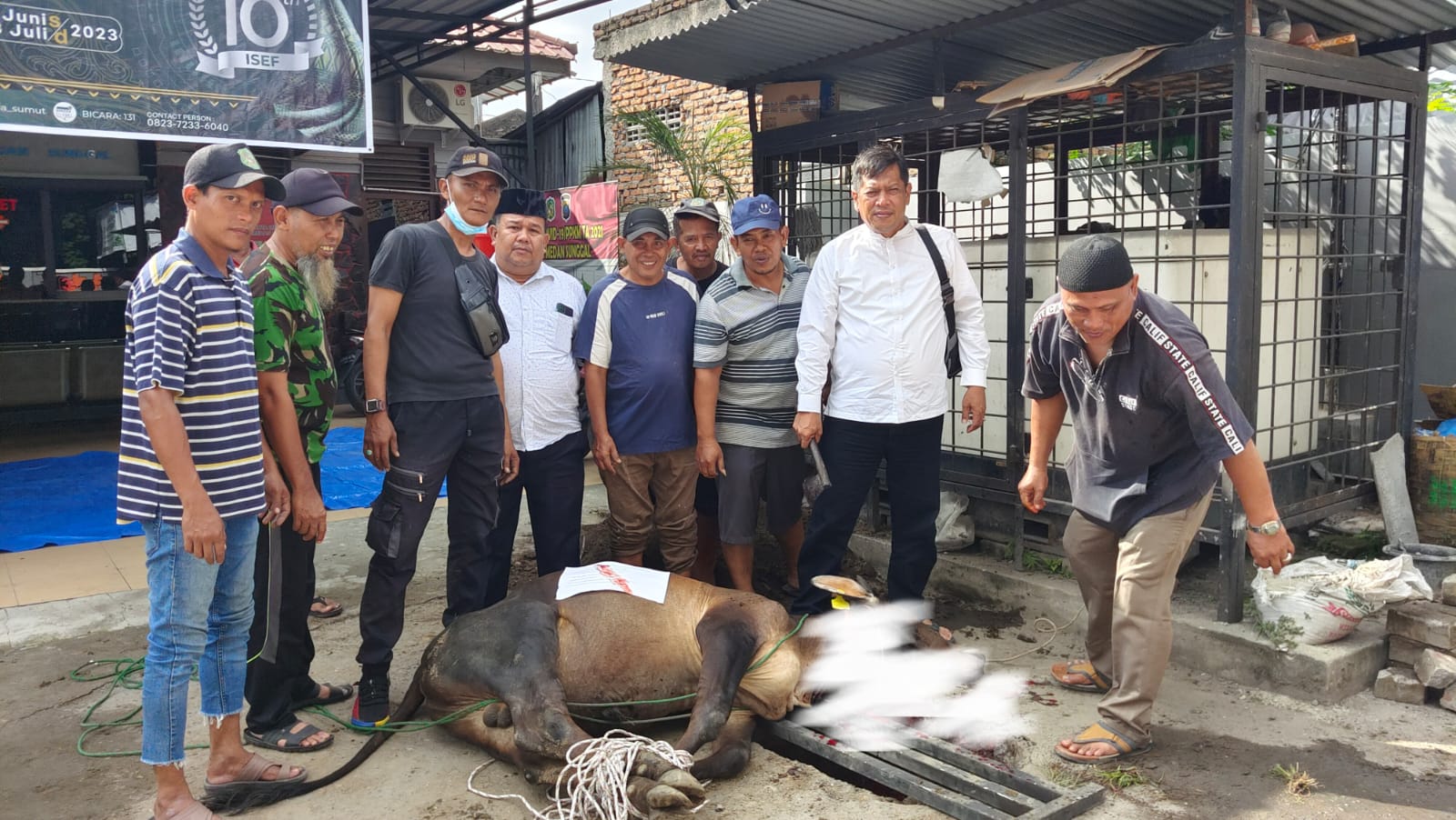  Pemotongan hewan Qurban di Halaman Kantor Camat (29/06)